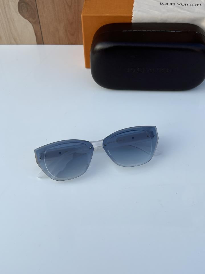 lo_uis_vui_tton_2900_white_blue