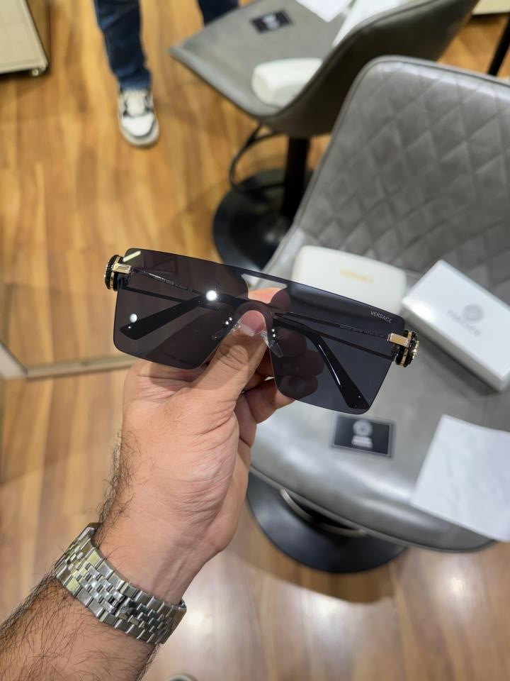 Ve_rsace_4119_gold_black