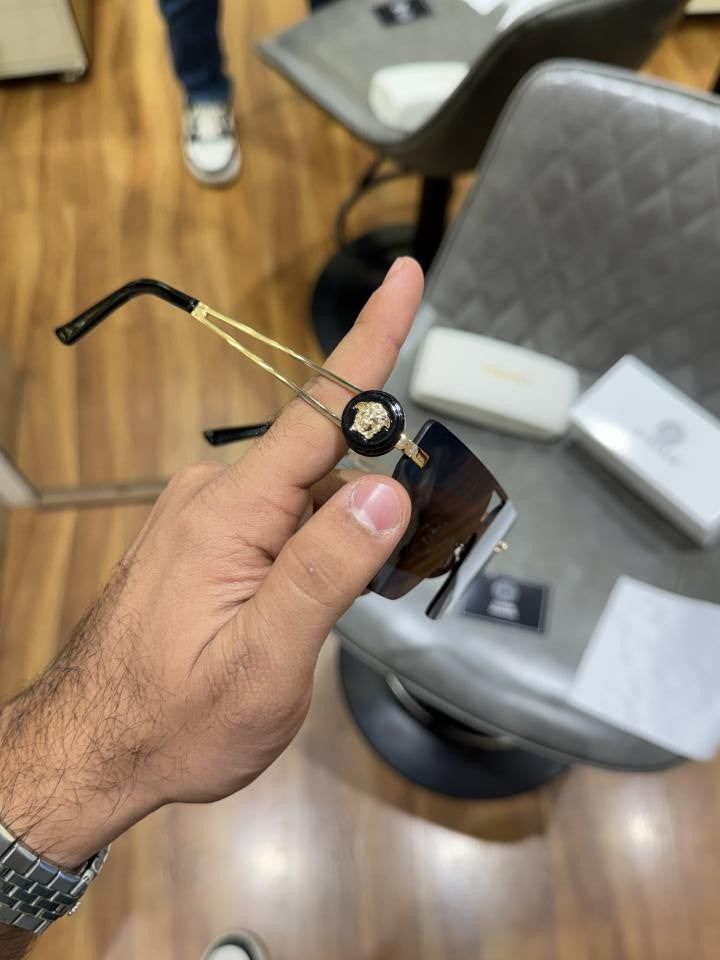 Ve_rsace_4119_gold_black
