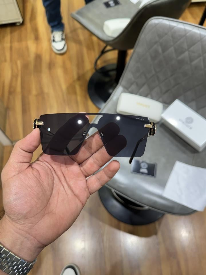 Ve_rsace_4119_gold_black