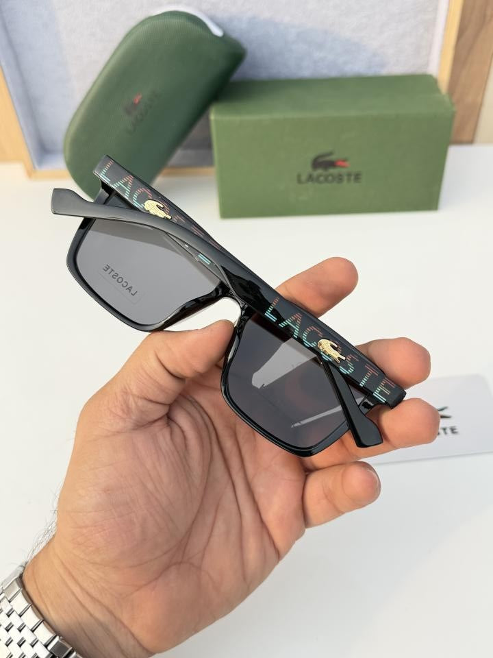 Lac_oste_1002_glossy_black