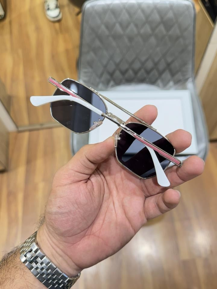 T he_nri 3845 silver black