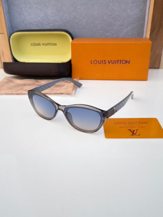 Lou_is_vuitt_on_2901_grey_blue