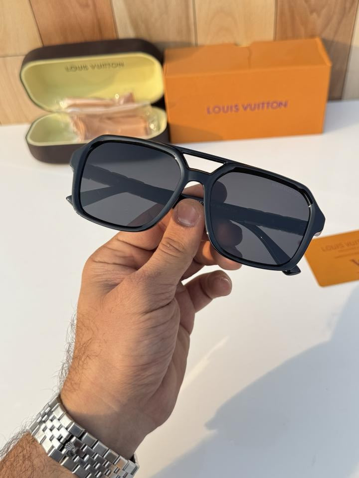 Lou_is_vuit_ton_2687_black_gold