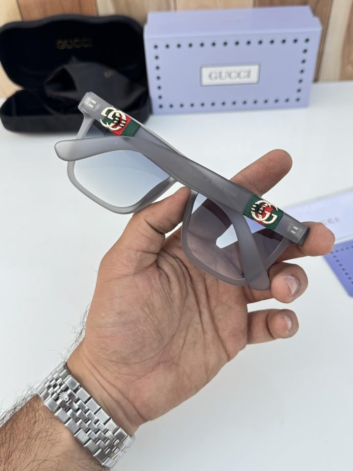 Gu_cci_1390_grey