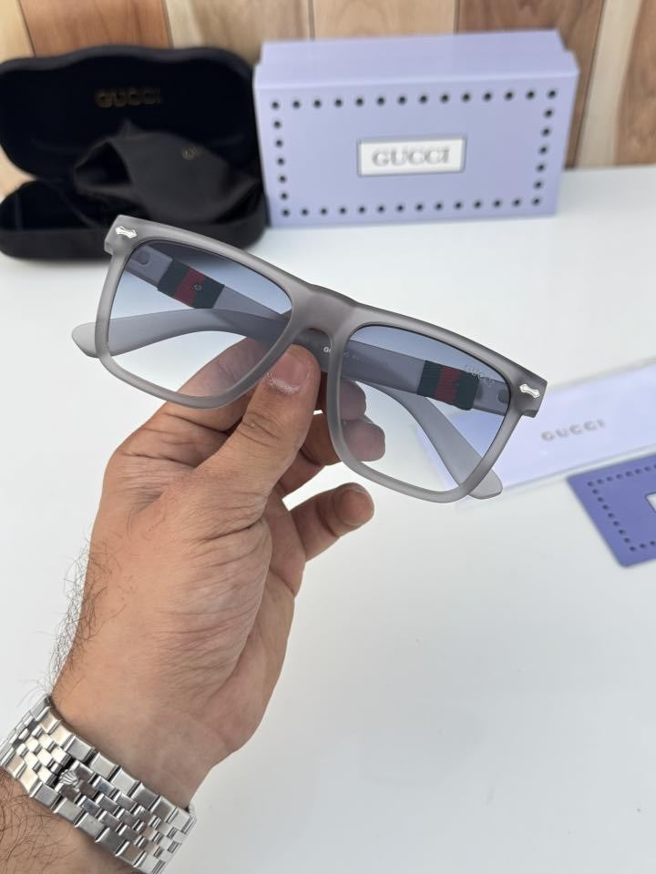 Gu_cci_1390_grey