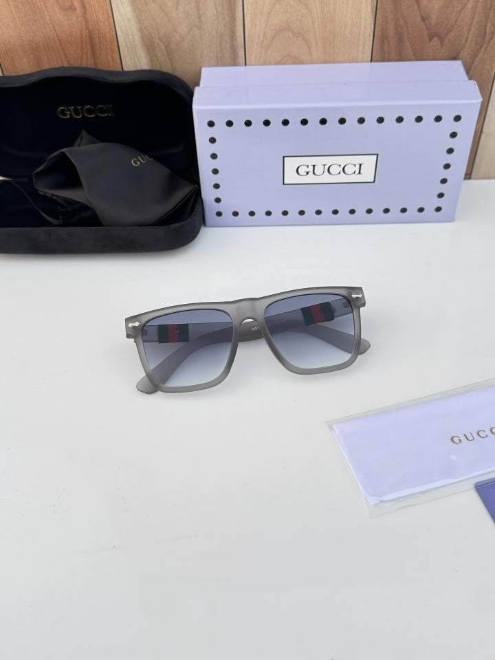 Gu_cci_1390_grey