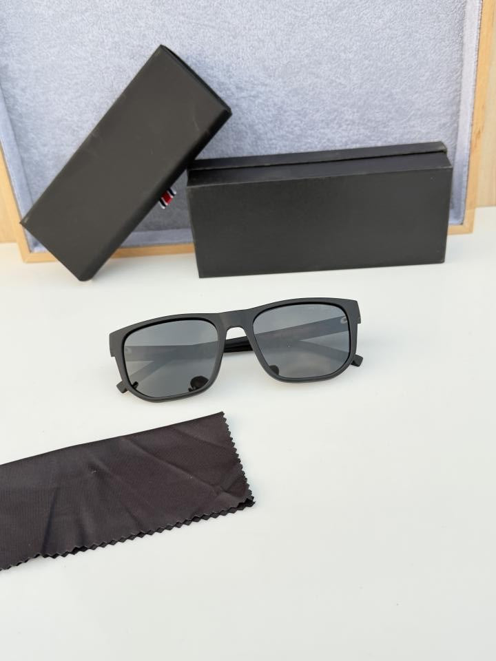 To_mmy_hilf_iger_2568_black_red