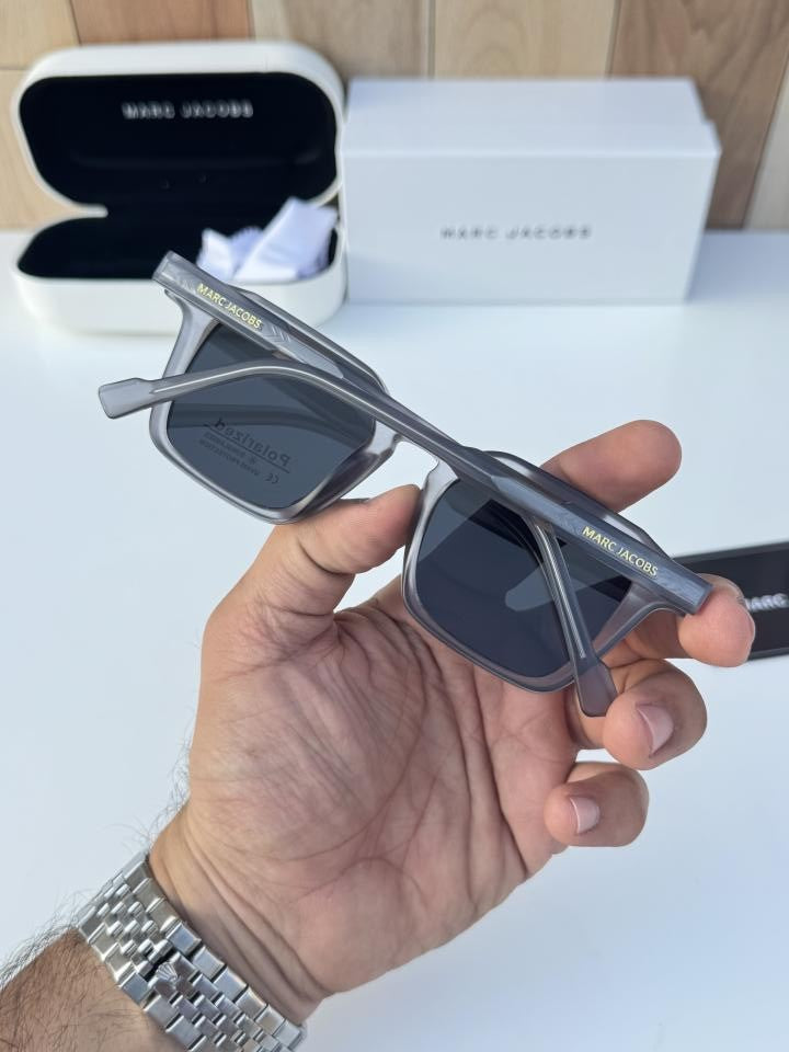 Ma_rc_jac_obs_3271_grey_black