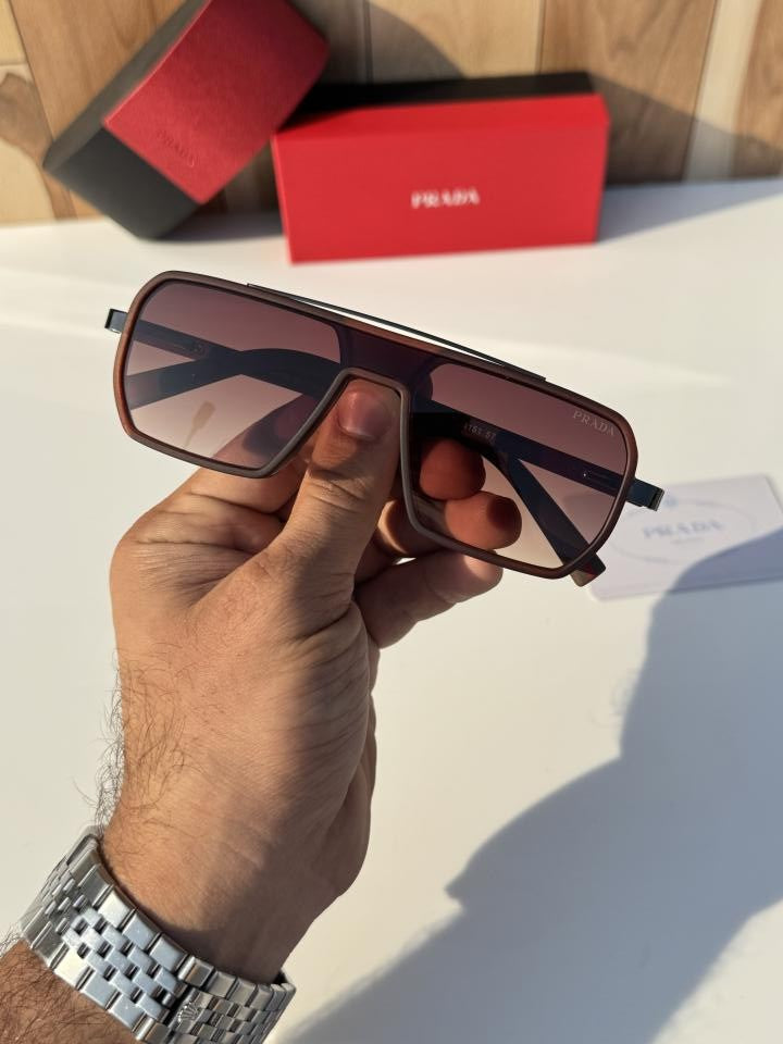 Prad_a_8151_brown