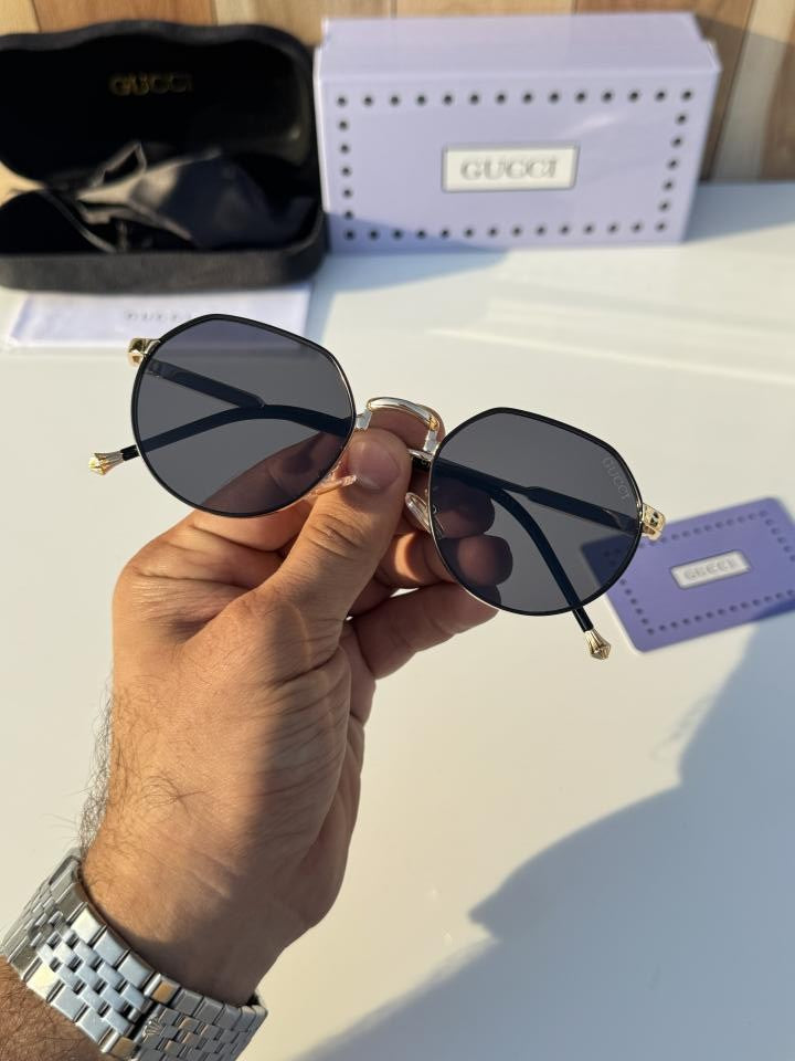 Guc_ci_351_gold_black